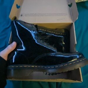size 10 womens Dr.Martens 1460 patent leather lace up boots